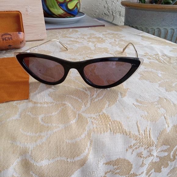 MCM authentic black cat eye sunglasses - Picture 4 of 13